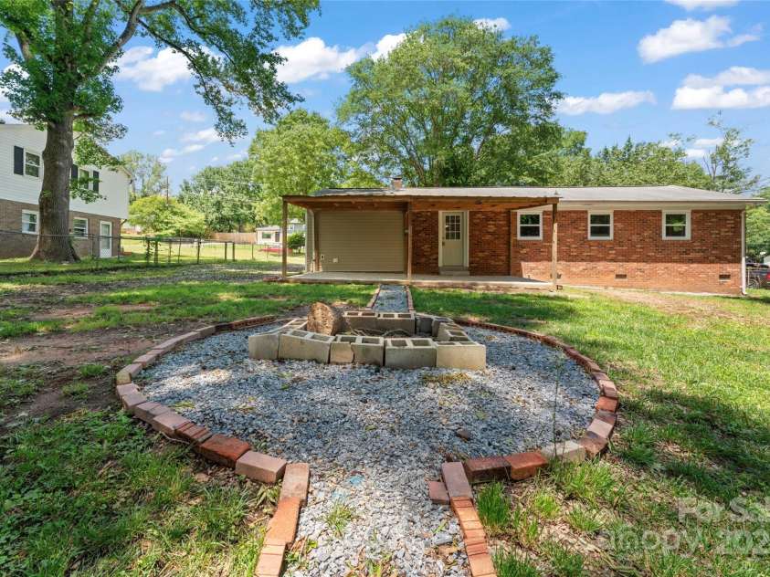 2401 Woodleaf Drive, Gastonia, NC 28052.  MLS# CAR4257882, YatesRealty ID 16943. Fire pit with gravel area