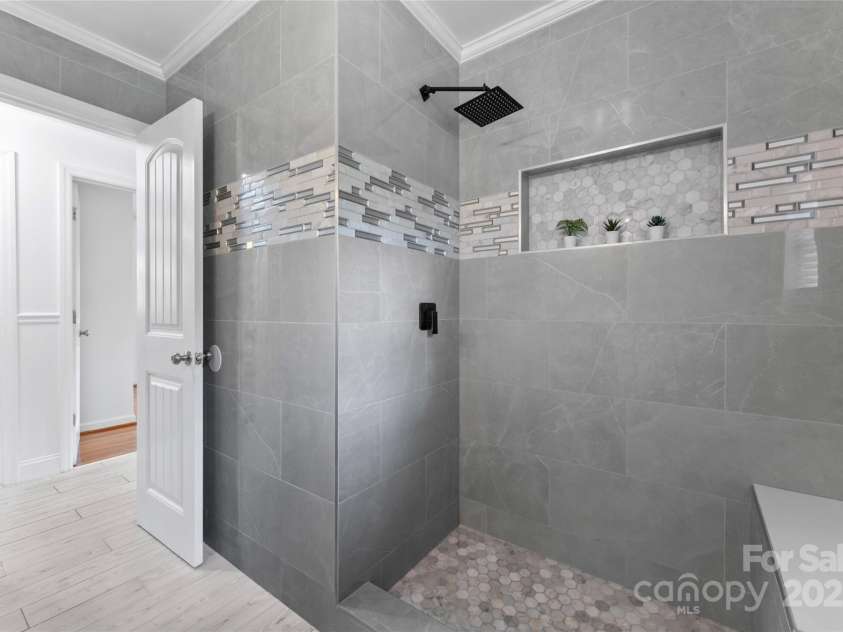 2401 Woodleaf Drive, Gastonia, NC 28052.  MLS# CAR4257882, YatesRealty ID 16943. Full spa-like bathroom