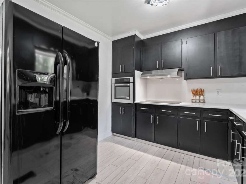 2401 Woodleaf Drive, Gastonia, NC 28052.  MLS# CAR4257882, YatesRealty ID 16943. Kitchen