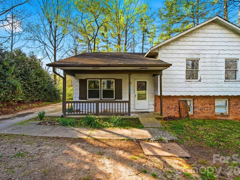 2374 Gingercake Court, Lenoir, NC 28645.  MLS# CAR4365193, YatesRealty ID 16944. 