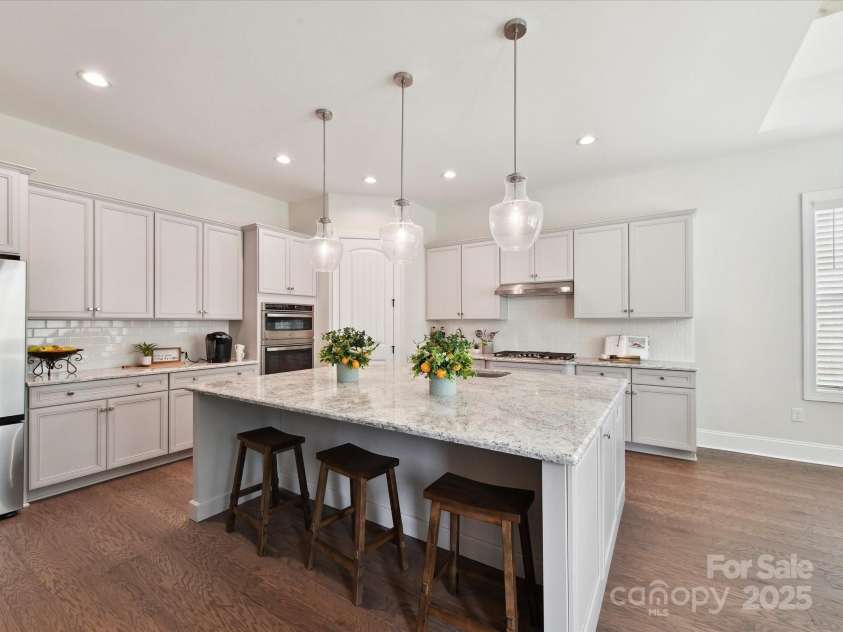 873 Penny Royal Avenue, Fort Mill, SC 29715.  MLS# CAR4234425, YatesRealty ID 16944. Built-in Wall Oven Microwave, Subway Tiled Backsplash, Upgraded Cabinets