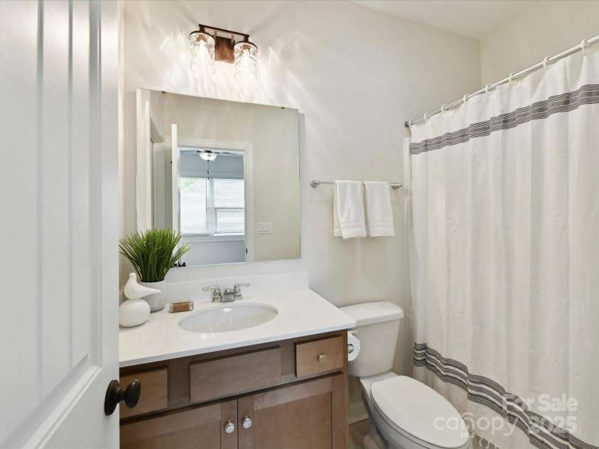 873 Penny Royal Avenue, Fort Mill, SC 29715.  MLS# CAR4234425, YatesRealty ID 16944. Ensuite Bath for Bedroom 2