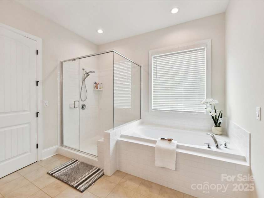 873 Penny Royal Avenue, Fort Mill, SC 29715.  MLS# CAR4234425, YatesRealty ID 16944. Semi-Frameless Shower Door on Tiled Shower. Separate Garden Tub