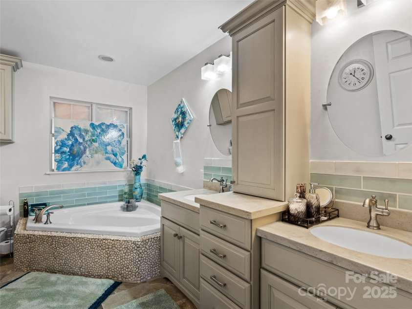 1002 4th Street, Conover, NC 28613.  MLS# CAR4321070, YatesRealty ID 16946. 