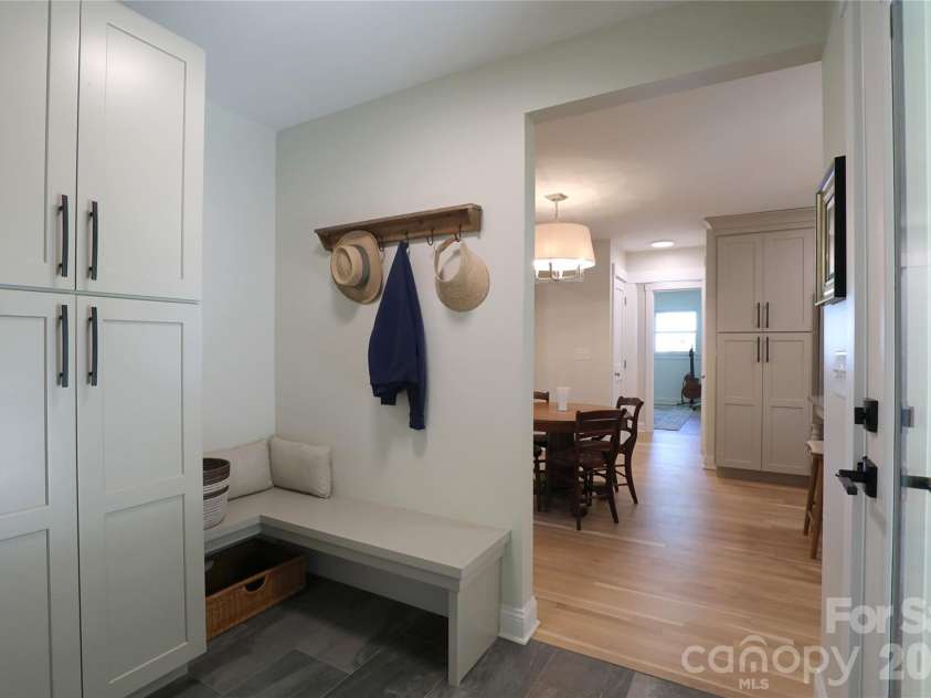5107 Auburndale Road, Charlotte, NC 28205.  MLS# CAR4371074, YatesRealty ID 16946. Drop zone off kitchen