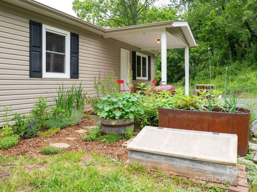 205 Cowan Cove Road, Asheville, NC 28806.  MLS# CAR4265297, YatesRealty ID 16948. Easy access from front or back of property