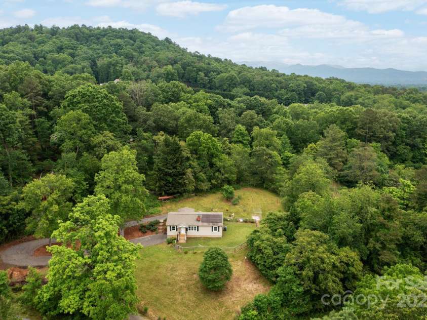 205 Cowan Cove Road, Asheville, NC 28806.  MLS# CAR4265297, YatesRealty ID 16948. Welcome to 205 Cowan Cove!