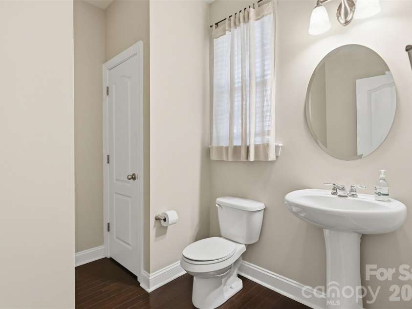 962 Treasure Court, Fort Mill, SC 29708.  MLS# CAR4358707, YatesRealty ID 16948. Half bath on main level