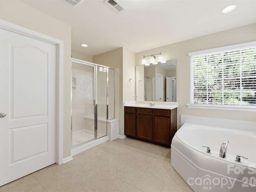 962 Treasure Court, Fort Mill, SC 29708.  MLS# CAR4358707, YatesRealty ID 16948. Primary bedroom ensuite