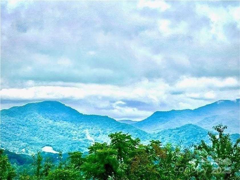 114 Nesting Ridge, Waynesville, NC 28785.  MLS# CAR4306993, YatesRealty ID 1695. 