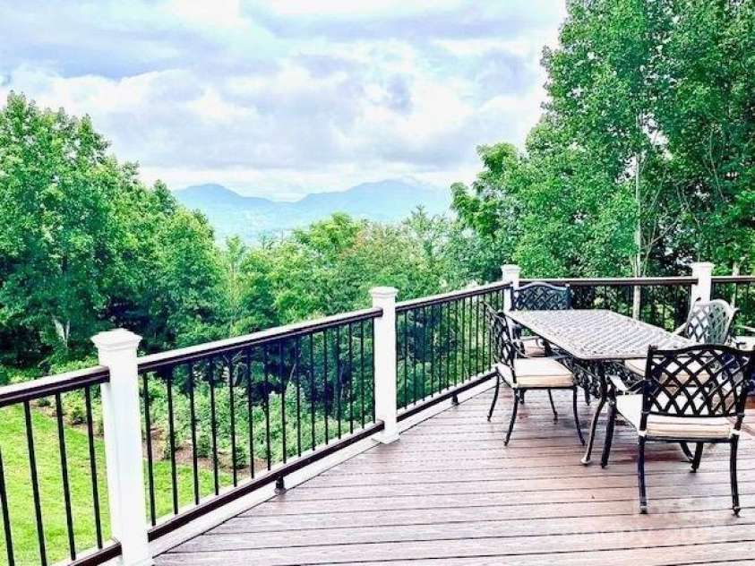 114 Nesting Ridge, Waynesville, NC 28785.  MLS# CAR4306993, YatesRealty ID 1695. 