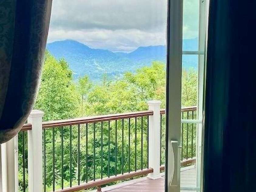 114 Nesting Ridge, Waynesville, NC 28785.  MLS# CAR4306993, YatesRealty ID 1695. 