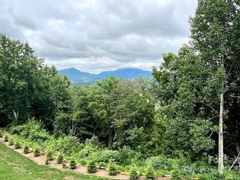 114 Nesting Ridge, Waynesville, NC 28785.  MLS# CAR4306993, YatesRealty ID 1695. 