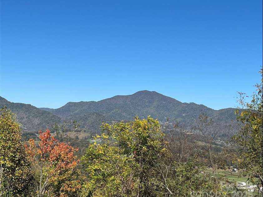 114 Nesting Ridge, Waynesville, NC 28785.  MLS# CAR4306993, YatesRealty ID 1695. 