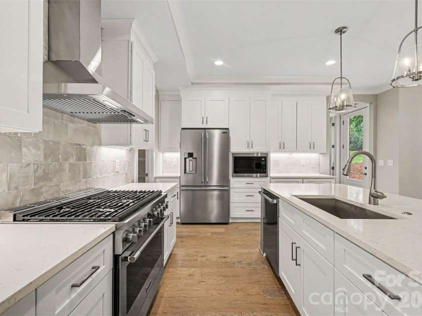 1407 Jack White Drive, Rock Hill, SC 29732.  MLS# CAR4305579, YatesRealty ID 1695. Gourmet Kitchen