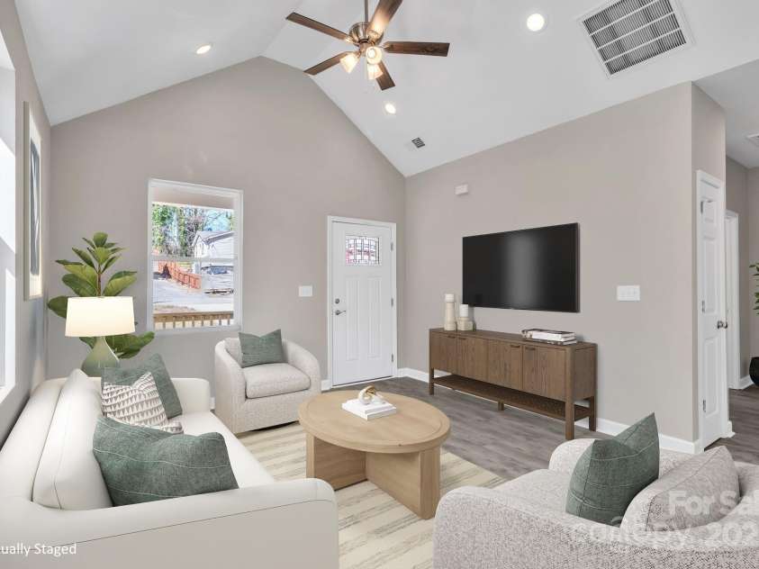 427 Queens Court, Gastonia, NC 28052.  MLS# CAR4228766, YatesRealty ID 1695. 