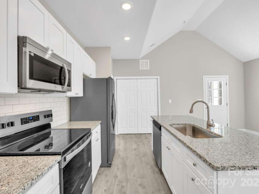 427 Queens Court, Gastonia, NC 28052.  MLS# CAR4228766, YatesRealty ID 1695. 