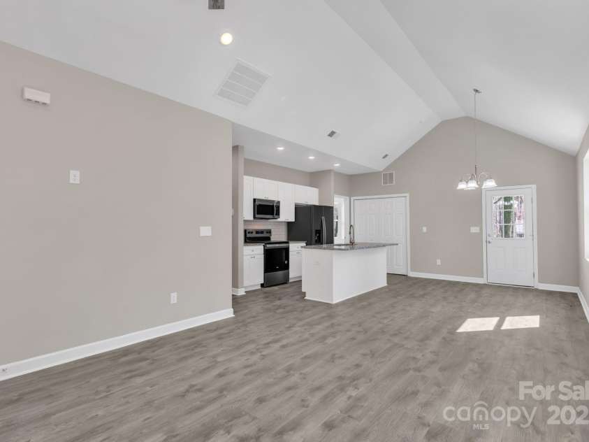 427 Queens Court, Gastonia, NC 28052.  MLS# CAR4228766, YatesRealty ID 1695. 