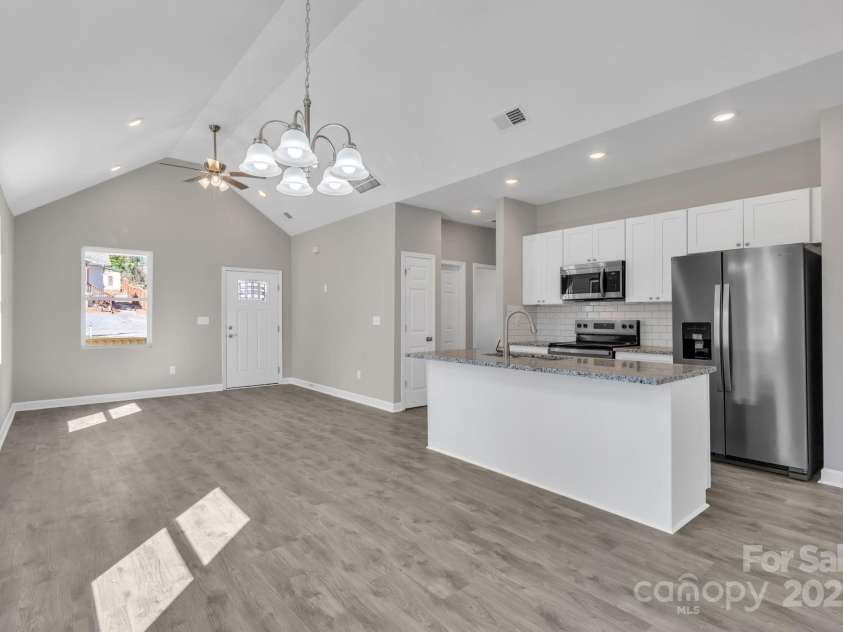 427 Queens Court, Gastonia, NC 28052.  MLS# CAR4228766, YatesRealty ID 1695. 