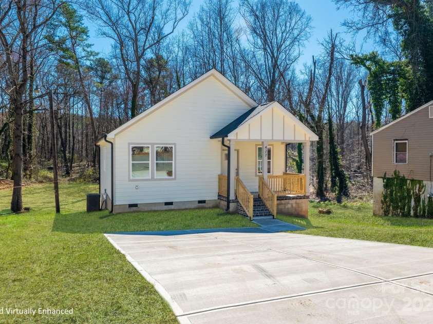427 Queens Court, Gastonia, NC 28052.  MLS# CAR4228766, YatesRealty ID 1695. 