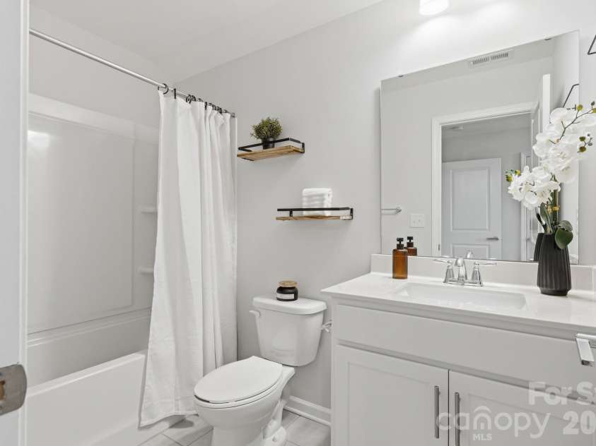 2612 Keady Mill Loop, Kannapolis, NC 28081.  MLS# CAR4318047, YatesRealty ID 16950. 3rd Level Full Bathroom