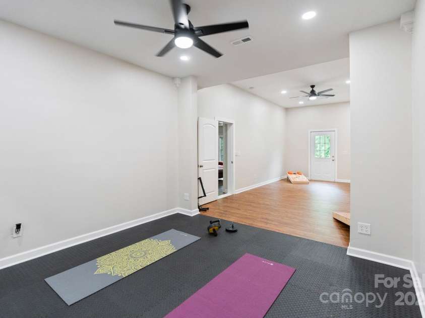 9433 Wallace Pond Drive, Huntersville, NC 28078.  MLS# CAR4257961, YatesRealty ID 16950. 