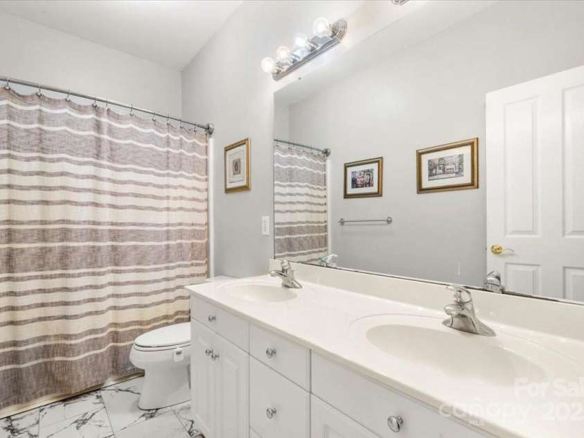 11232 Tradition View Drive, Charlotte, NC 28269.  MLS# CAR4310240, YatesRealty ID 16951. 2nd Full bath w/dual vanities