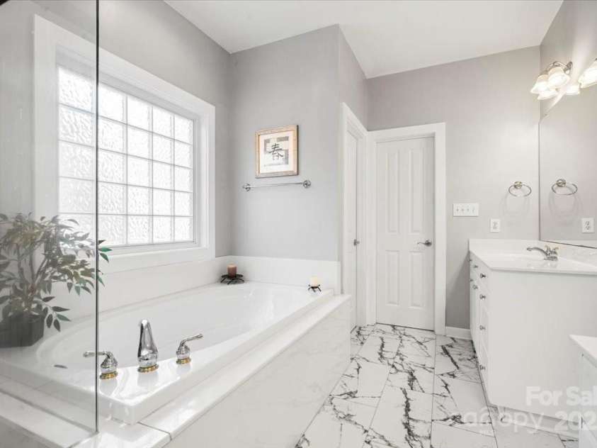 11232 Tradition View Drive, Charlotte, NC 28269.  MLS# CAR4310240, YatesRealty ID 16951. 