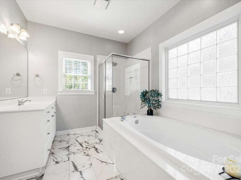 11232 Tradition View Drive, Charlotte, NC 28269.  MLS# CAR4310240, YatesRealty ID 16951. Primary dual vanities