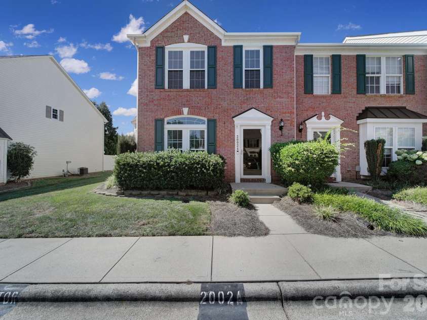 2002 Cramerton Village Drive, Cramerton, NC 28032.  MLS# CAR4425852, YatesRealty ID 16953. 