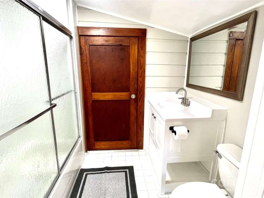16603 NC Hwy 73 Highway, Albemarle, NC 28001.  MLS# CAR4253474, YatesRealty ID 16955. Bathroom
