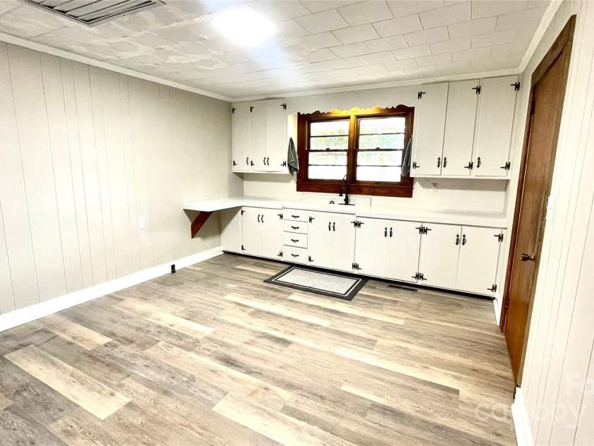 16603 NC Hwy 73 Highway, Albemarle, NC 28001.  MLS# CAR4253474, YatesRealty ID 16955. Kitchen