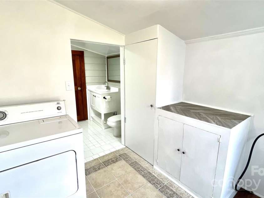 16603 NC Hwy 73 Highway, Albemarle, NC 28001.  MLS# CAR4253474, YatesRealty ID 16955. Laundry