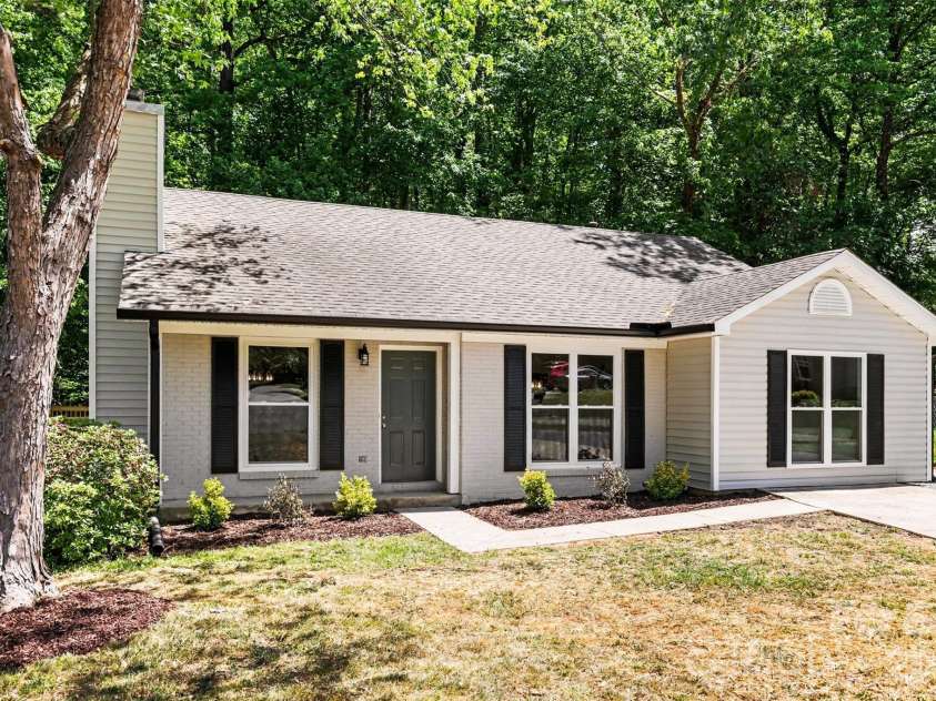 5801 Rocky Mount Court, Charlotte, NC 28214.  MLS# CAR4372194, YatesRealty ID 16955. 