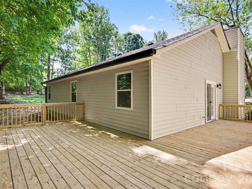 5801 Rocky Mount Court, Charlotte, NC 28214.  MLS# CAR4372194, YatesRealty ID 16955. 