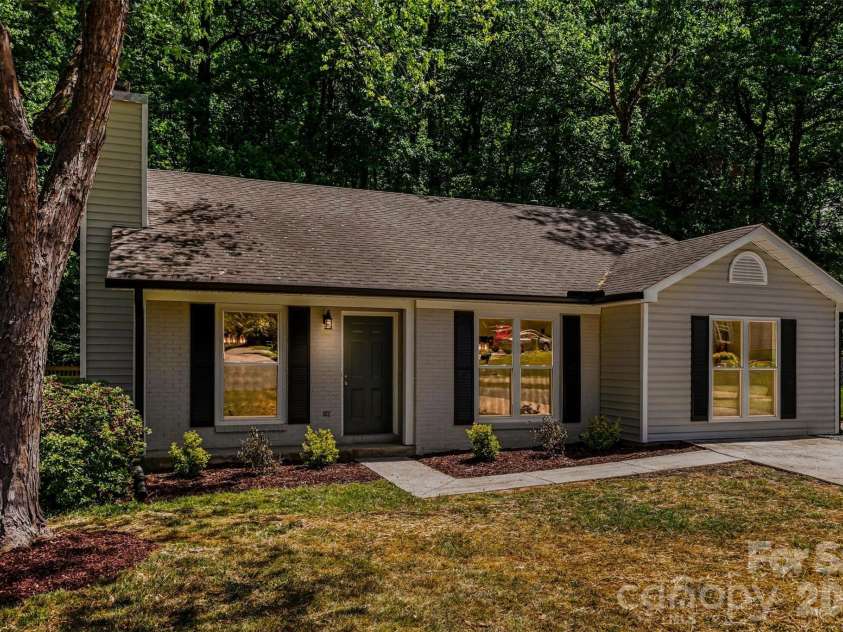 5801 Rocky Mount Court, Charlotte, NC 28214.  MLS# CAR4372194, YatesRealty ID 16955. 