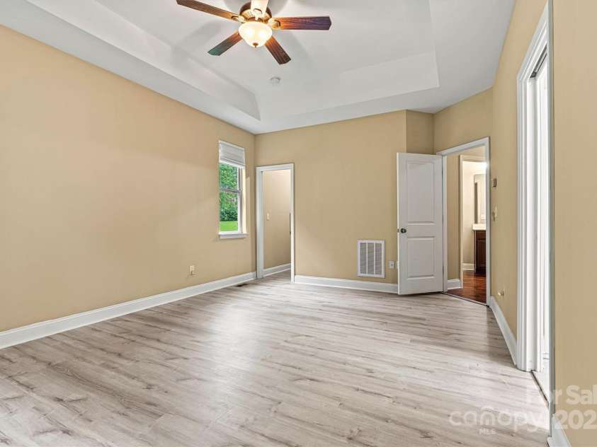 7020 Cedar Ridge Court, Mount Holly, NC 28120.  MLS# CAR4256213, YatesRealty ID 16957. Spacious primary bedroom includes a walk in closet and ensuite full bath.