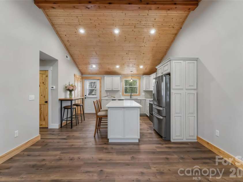 522 Brandon Road, Black Mountain, NC 28711.  MLS# CAR4353492, YatesRealty ID 16958. Kitchen virtually staged