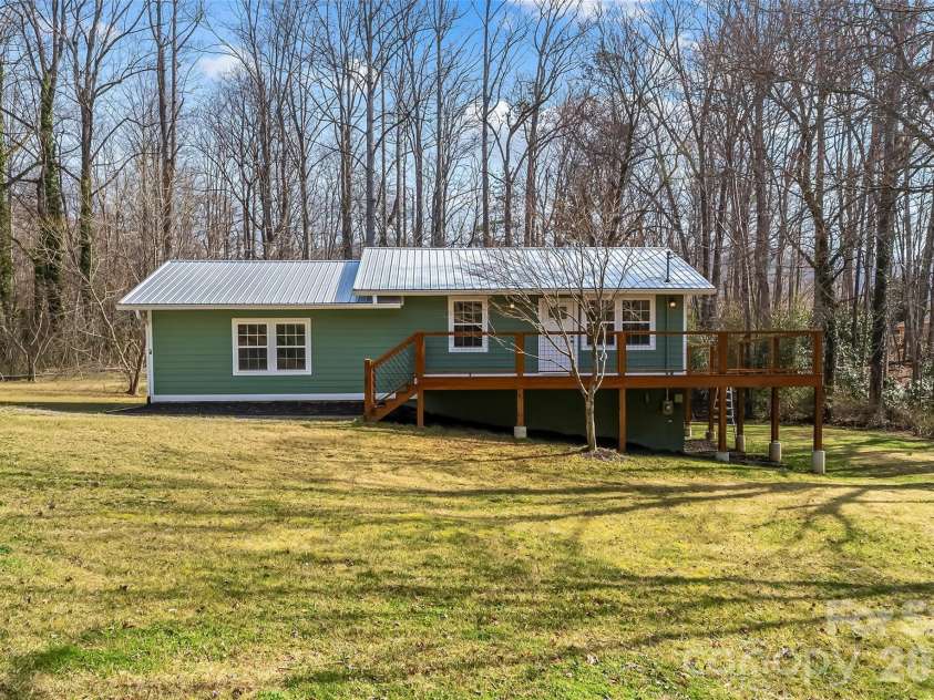 522 Brandon Road, Black Mountain, NC 28711.  MLS# CAR4353492, YatesRealty ID 16958. Welcome to 522 Brandon Road!
