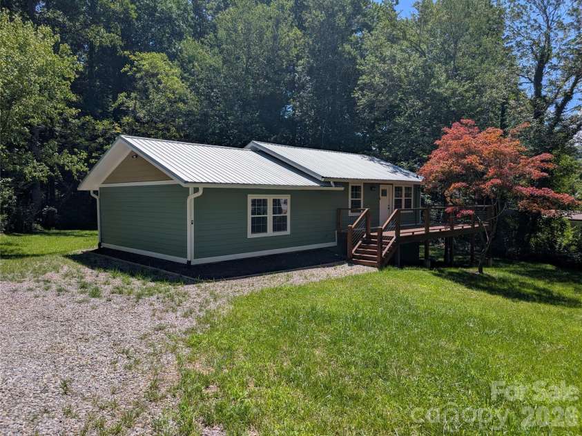 522 Brandon Road, Black Mountain, NC 28711.  MLS# CAR4404394, YatesRealty ID 16958. 