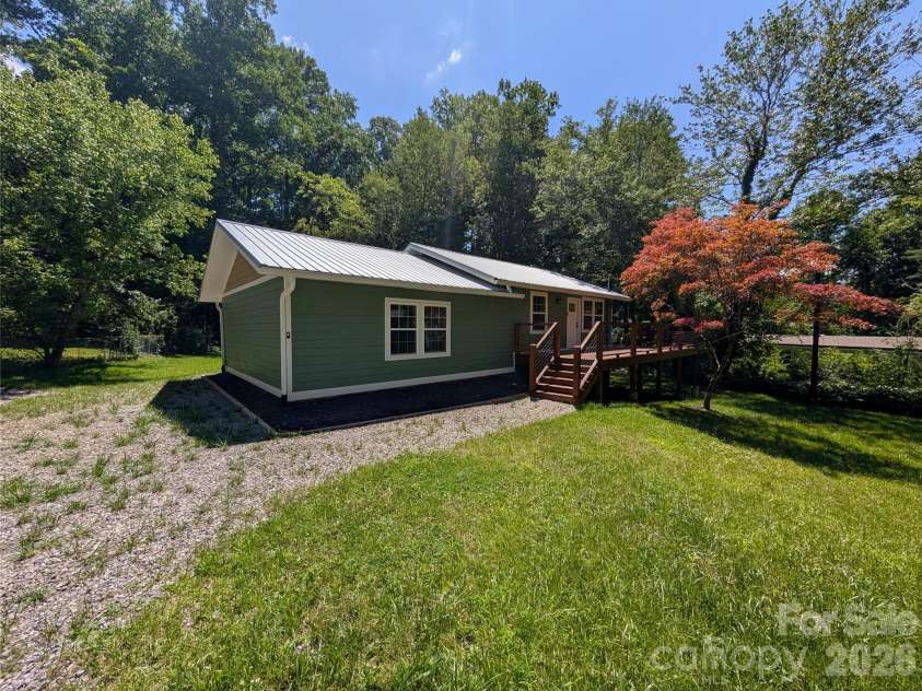 522 Brandon Road, Black Mountain, NC 28711.  MLS# CAR4404394, YatesRealty ID 16958. 