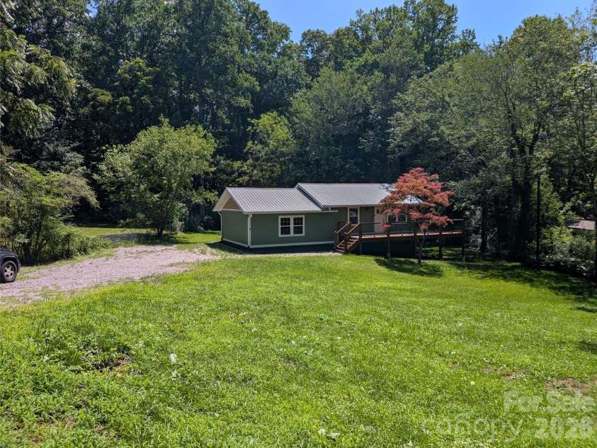 522 Brandon Road, Black Mountain, NC 28711.  MLS# CAR4404394, YatesRealty ID 16958. 