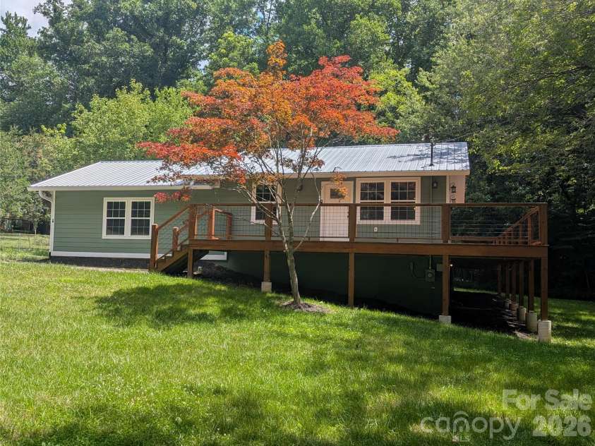 522 Brandon Road, Black Mountain, NC 28711.  MLS# CAR4404394, YatesRealty ID 16958. 