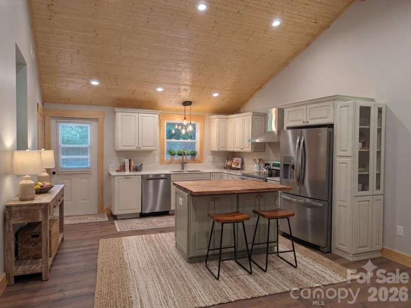 522 Brandon Road, Black Mountain, NC 28711.  MLS# CAR4404394, YatesRealty ID 16958. AI kitchen design