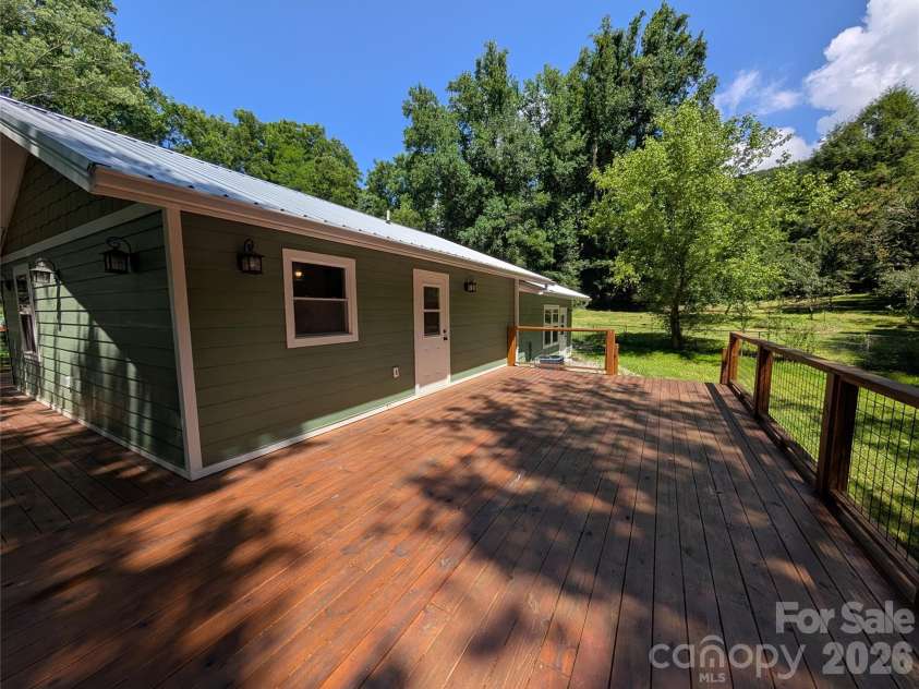522 Brandon Road, Black Mountain, NC 28711.  MLS# CAR4404394, YatesRealty ID 16958. Back Deck