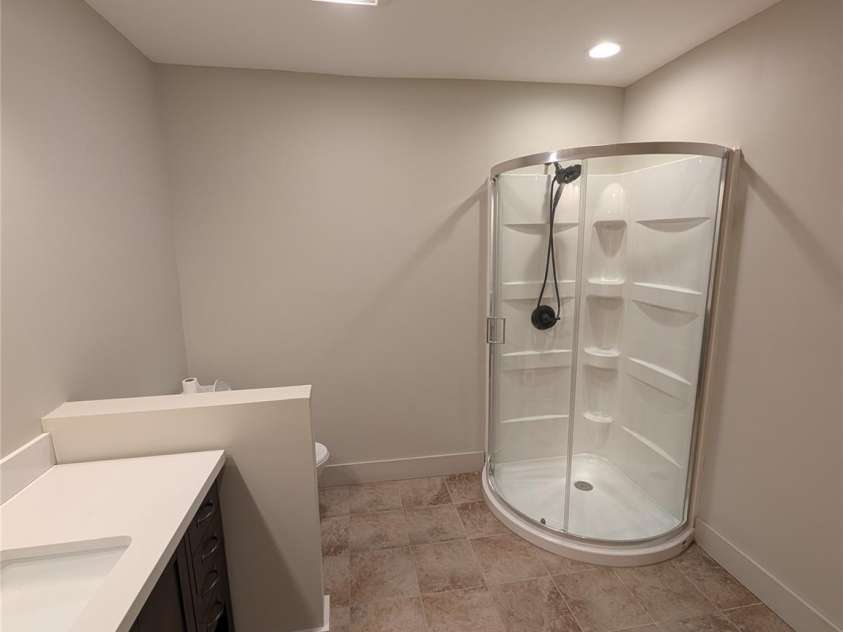 522 Brandon Road, Black Mountain, NC 28711.  MLS# CAR4404394, YatesRealty ID 16958. Bathroom