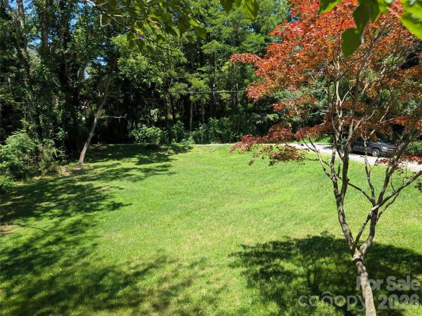 522 Brandon Road, Black Mountain, NC 28711.  MLS# CAR4404394, YatesRealty ID 16958. Front Yard