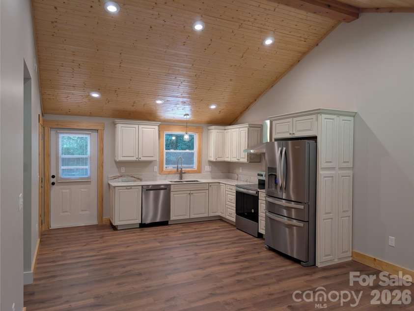 522 Brandon Road, Black Mountain, NC 28711.  MLS# CAR4404394, YatesRealty ID 16958. Kitchen