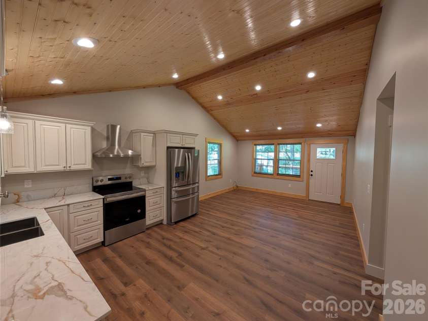 522 Brandon Road, Black Mountain, NC 28711.  MLS# CAR4404394, YatesRealty ID 16958. Open space living area