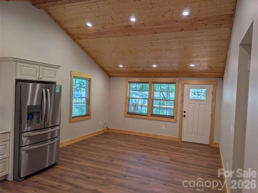 522 Brandon Road, Black Mountain, NC 28711.  MLS# CAR4404394, YatesRealty ID 16958. Open space living area